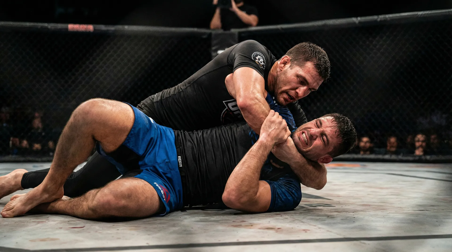 酷游官网 地面格斗技巧教学视频